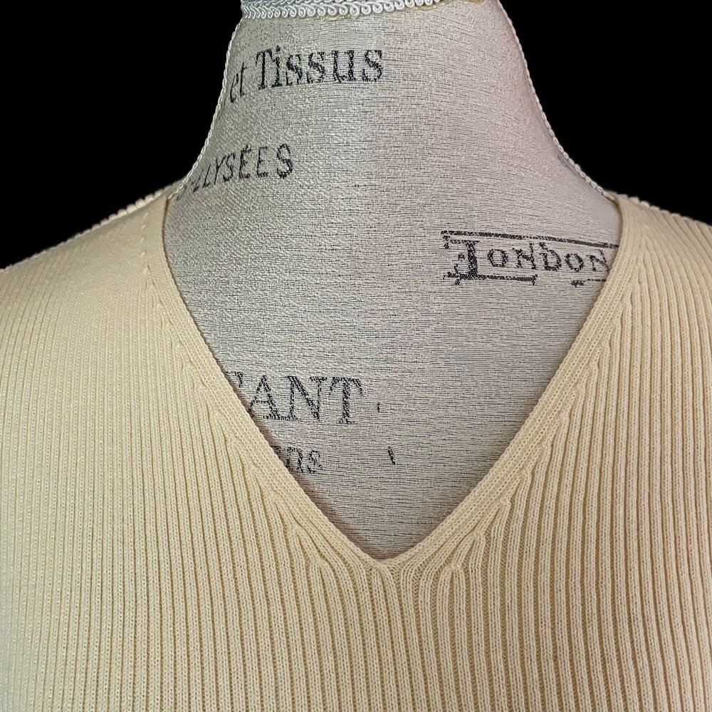 Van Heusen Fitted V-Neck Sweater: Size M